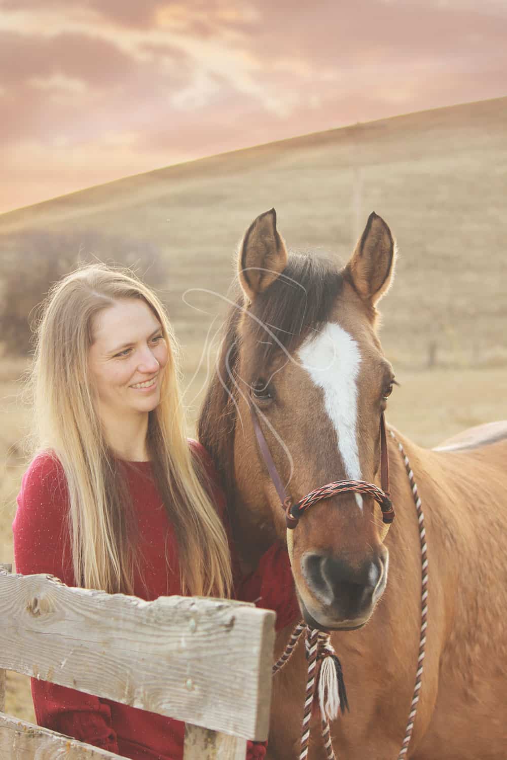 Lindsey Rains of Hoofprint Marketing standing with horse