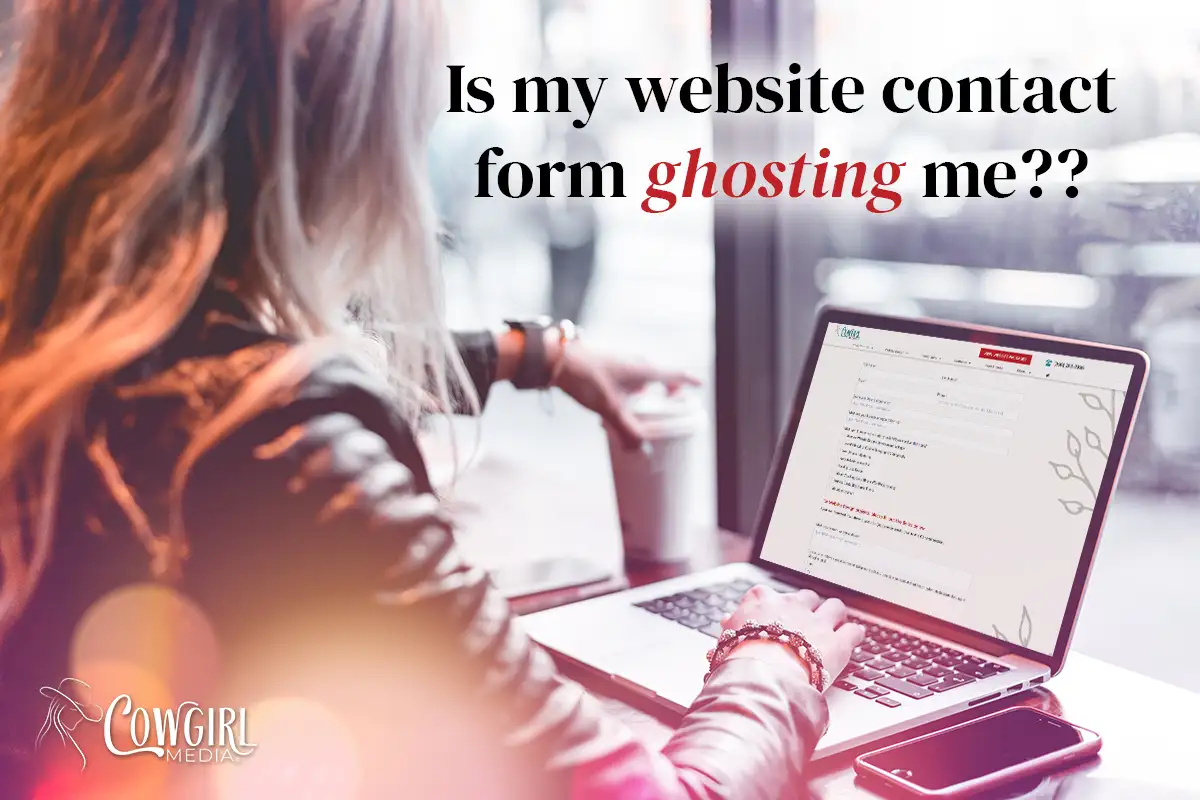 Woman sitting in coffee shop with laptop